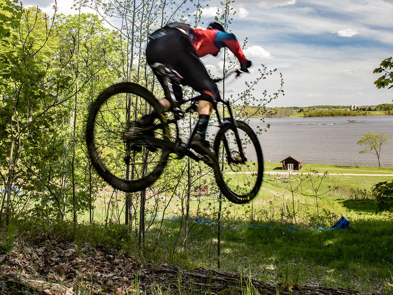 Sortie de vélo de montagne en nature