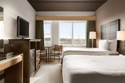 Chambre avec deux lits doubles