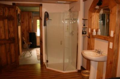 Chambre avec douche et lavabo   © Aventures El Toro
