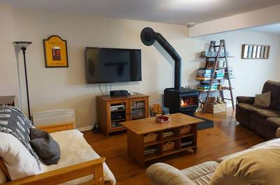 Salle familiale avec foyer
