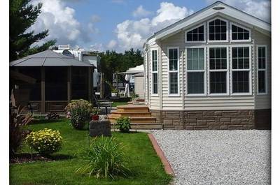 Maison roulotte   © Camping Le Dauphinais