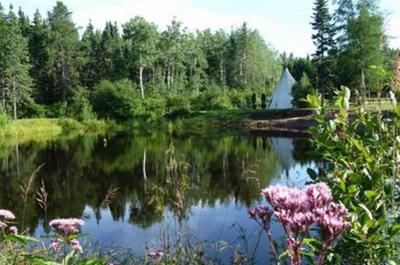 Tipi et lac