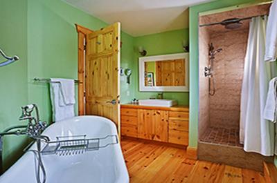 Une des quatre salles de bain