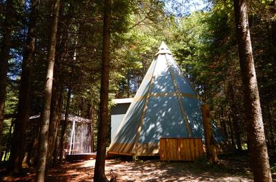 Aux Tipis de la Rivière sauvage