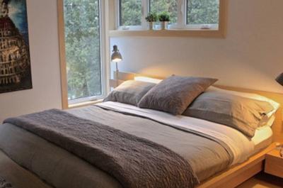 Chambre avec très grand lit