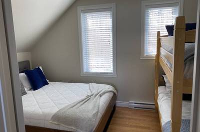 Chambre lit queen- 2 lits simple
