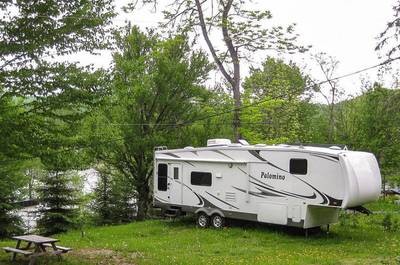 CAMPING CONSTANTINEAU