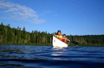 Canot sur le lac