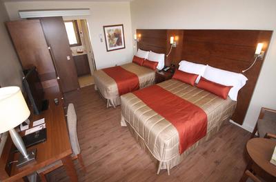 Chambre supérieure avec 2 lits doubles