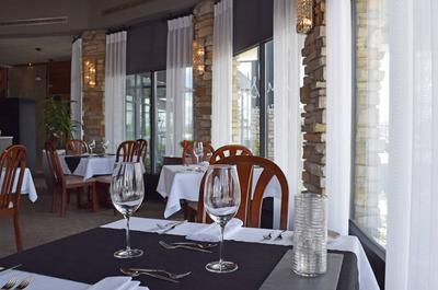 Salle à manger du restaurant L'Émulsion