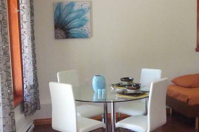Coin repas vue sur le lac