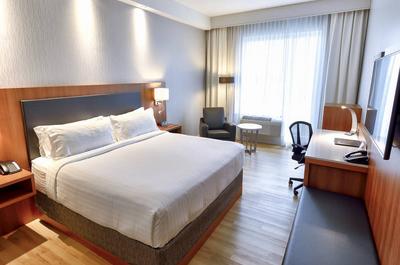 Chambre avec très grand lit