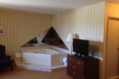 Chambre avec bain tourbillon