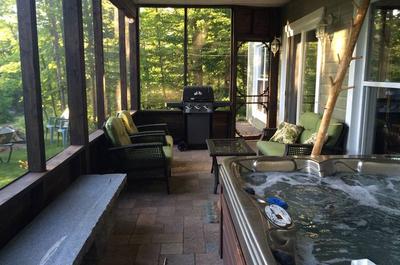 Terrasse moustiquaire avec spa