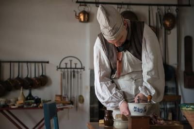 Cuisinier en costume d'époque