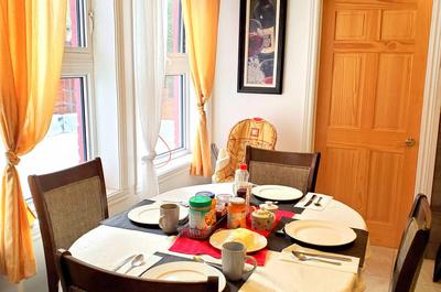 Table   © F.Tardy