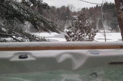 Spa et lac en hiver