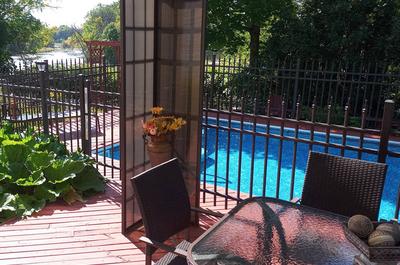 Piscine et rivière