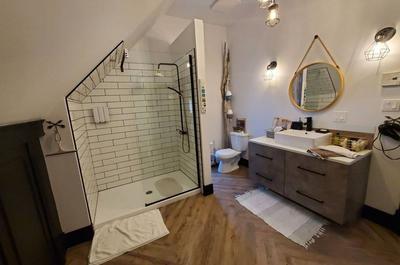 Salle de bain entièrement rénovée   © M.Chamberland