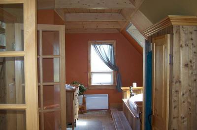 Chambre des maîtres avec salle de bain privé