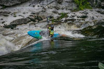 Passage en kayak au Bonnet Rouge   © J.Samson