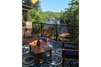 Balcon avec vue sur la montagne