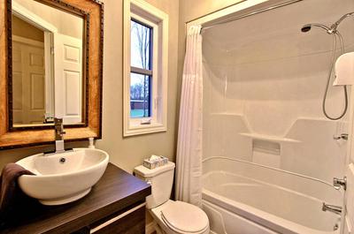 Salle de bain principale   © La cache à Maxime