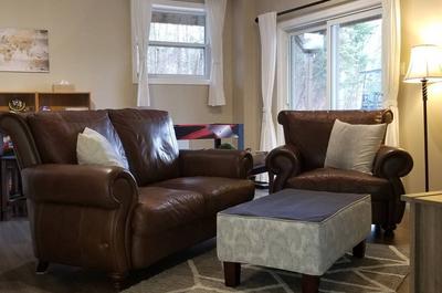 Salle familiale située au niveau inférieur