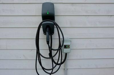 Borne de recharge   © L. Dugal