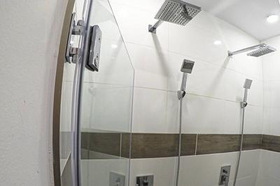 Douche spacieuse