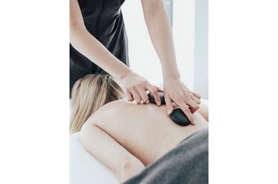 Massage aux pierres chaudes