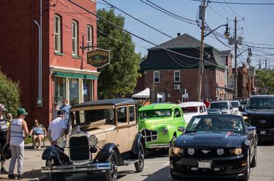 Festival de l'auto ancienne dans le vieux Richmond   © Laurent Frey - Pays de l'ardoise 2022