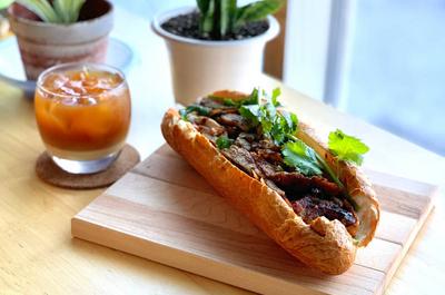 Sandwich Banh mi viet et café vietnamien   © TT CAFÉ
