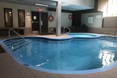 Piscine intérieure Spa et Sauna   © K.Guay