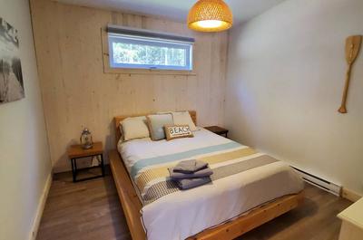 Chambre avec lit queen