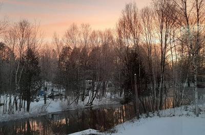 Vue sur la petite rivière