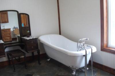 Bain sur pattes et douche céramique