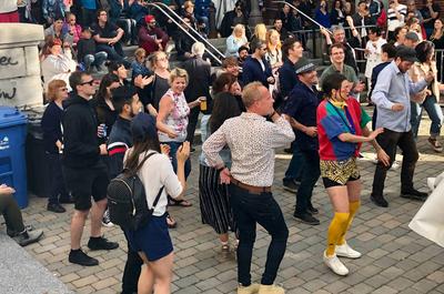 Danse latine au parvis   © C.Caron