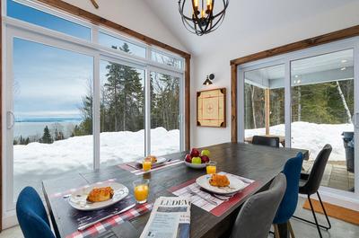 Salle à manger avec vue sur le fleuve   © R.Bouchard