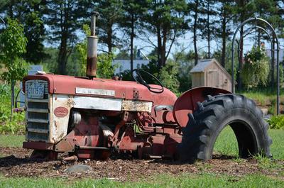 Tracteur enfoui   © J.De Pauw