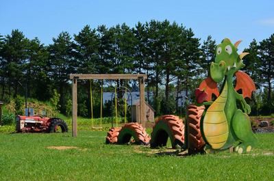 Aire de jeux et dragon   © J.De Pauw