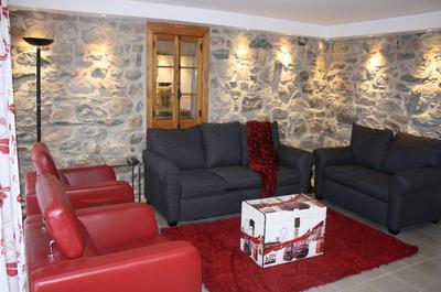 Vue du salon avec foyer au gaz