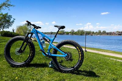 Vélo et fleuve   © Aventure Véloneige