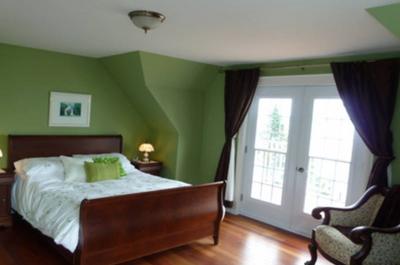 Chambre avec balcon pour le café du matin