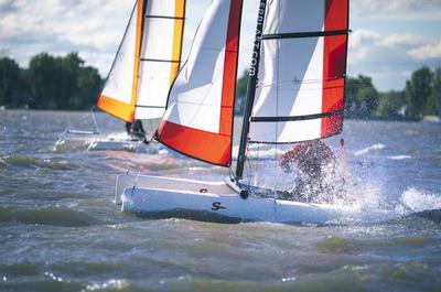 Catamaran sur le lac des Deux Montagnes