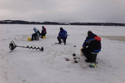 Pêche sous la glace