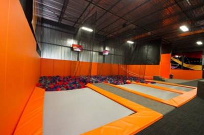 Centre de trampoline   © iSaute - Centre de trampoline Montréal-Est