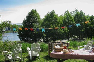 Vue sur la rivière Magog