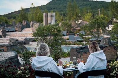 Terrasse avec vue sur la montagne