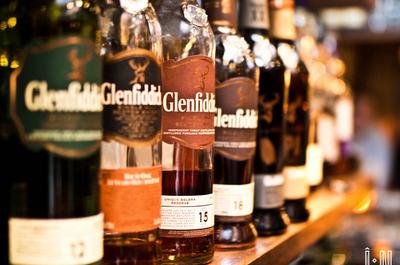 Plus de 500 whiskies   © Hiello
